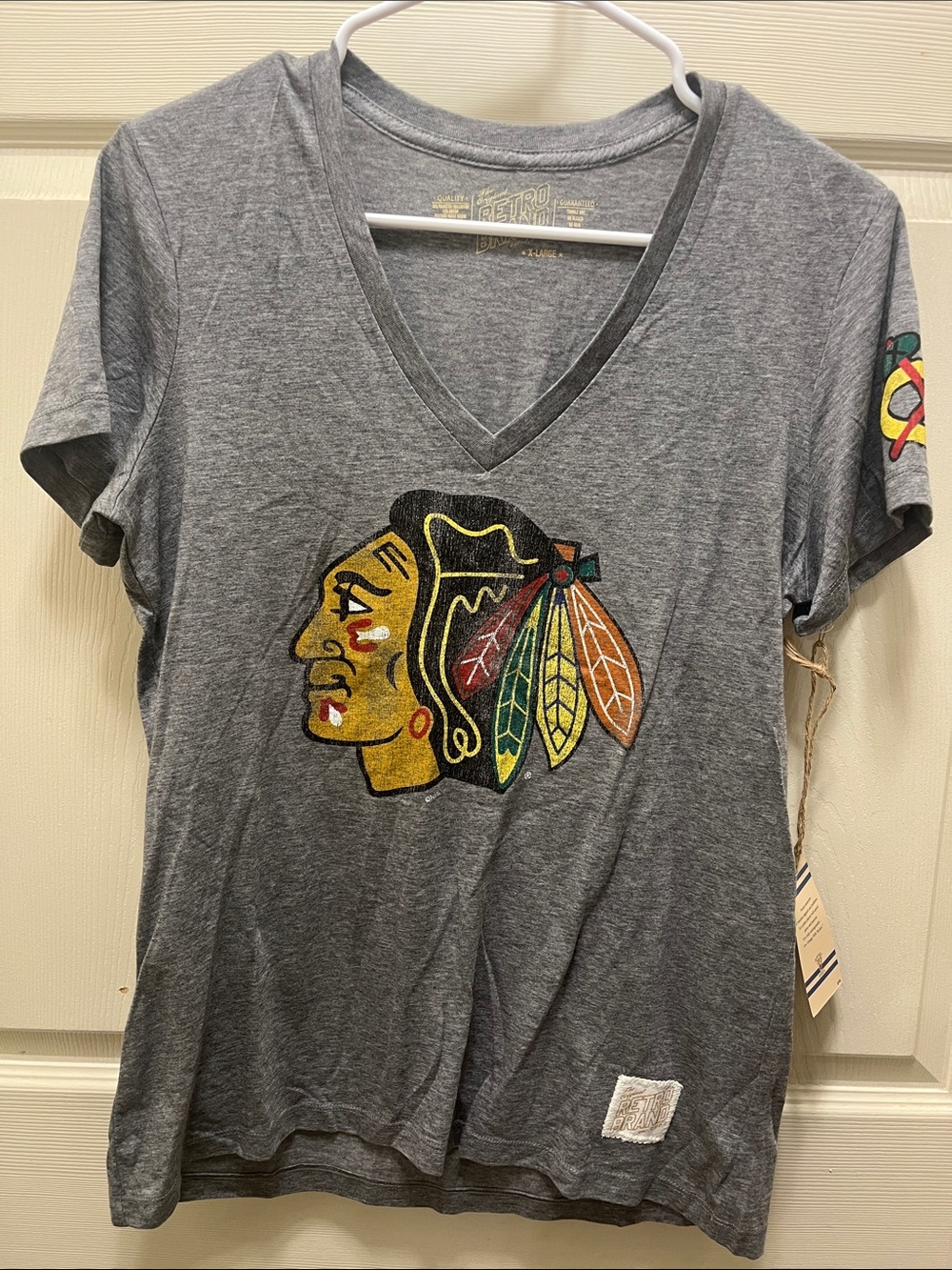 Original Retro Brand Gray V-Neck Tee with Multicolor Feather Logo NWT XL
